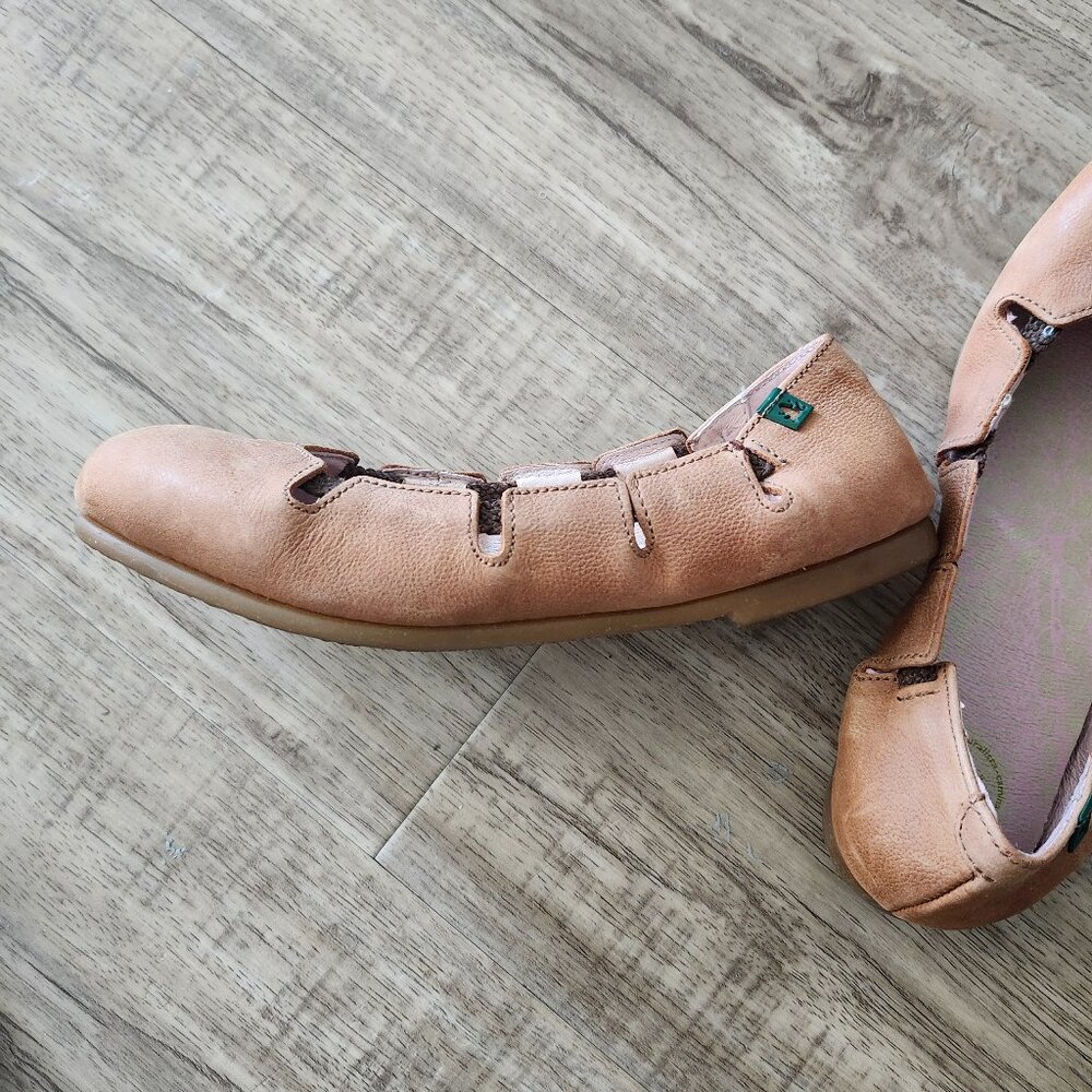 El Naturalista ballet flats | size 37 (US 6)